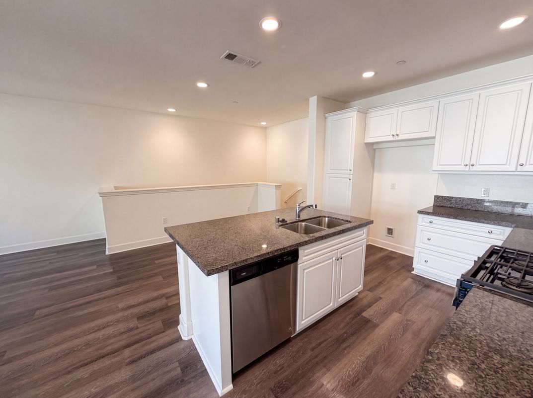 Photo 8 of 28 of 3120 E Yountville Dr, Ontario, CA