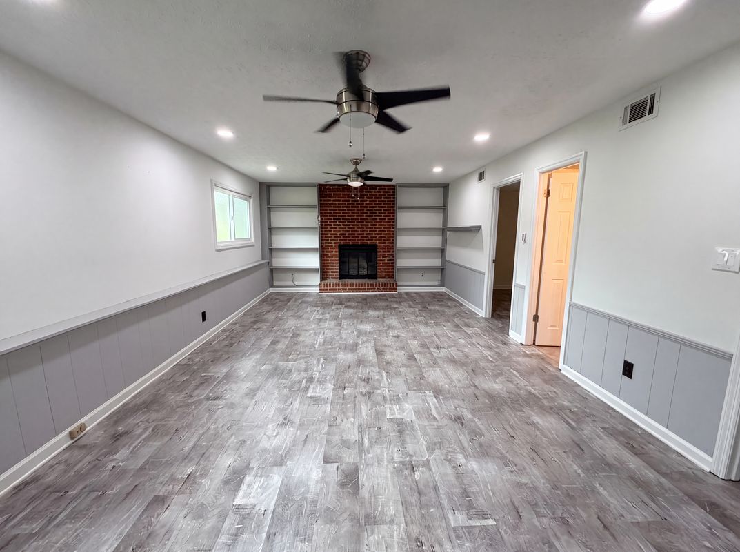 Photo 3 of 27 of 4378 Shady Dr NW, Lilburn, GA
