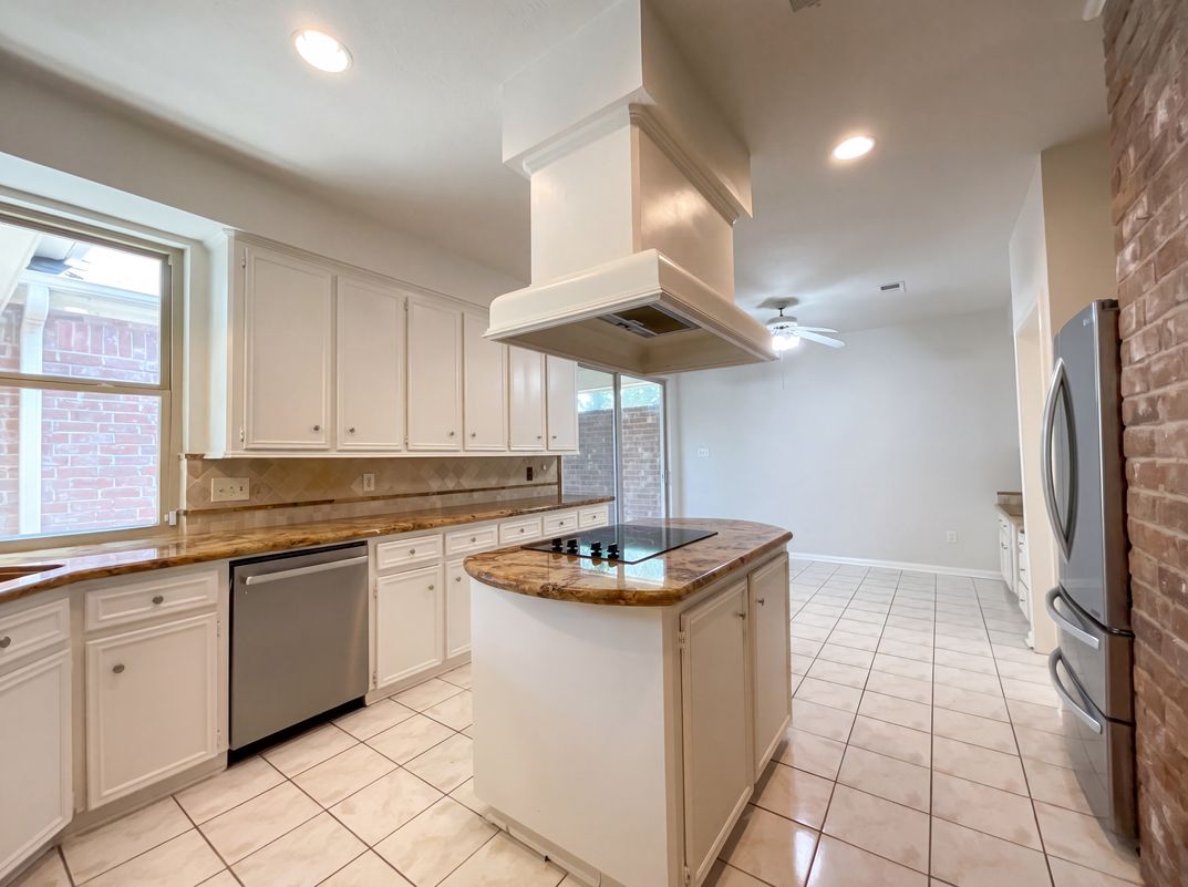 Photo 3 of 17 of 12910 Ashford Chase Dr, Houston, TX