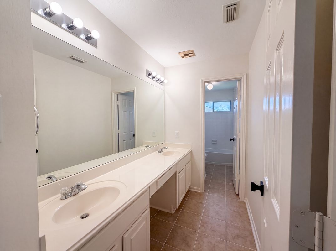 Photo 21 of 35 of 11314 Sailwing Creek Ct, Pearland, TX