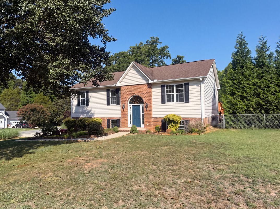Property photo 1 of 109 Briarcreek Dr