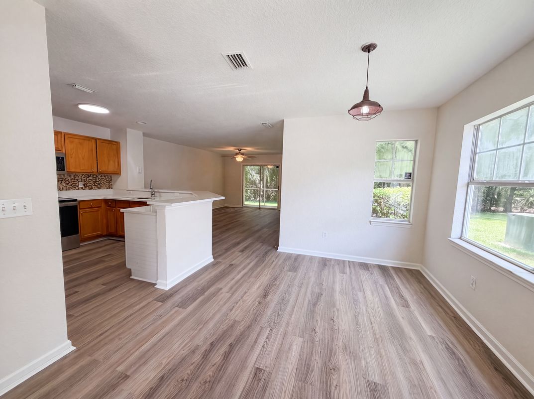 Photo 7 of 22 of 8550 Argyle Business Loop, Jacksonville, FL
