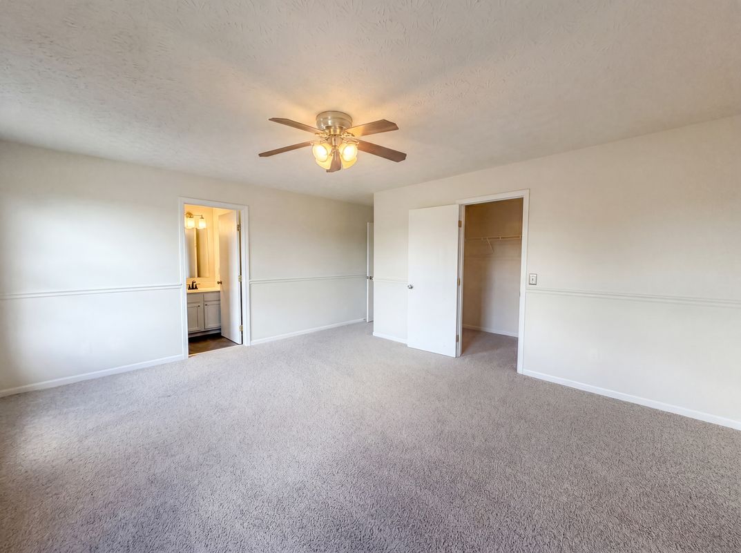 Photo 4 of 29 of 4625 Kenross Dr, Columbus, OH