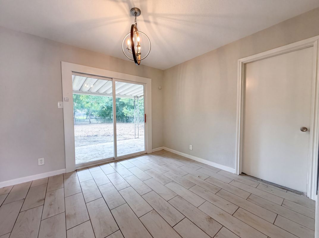 Photo 6 of 16 of 102 Dartmoor Dr, Schertz, TX