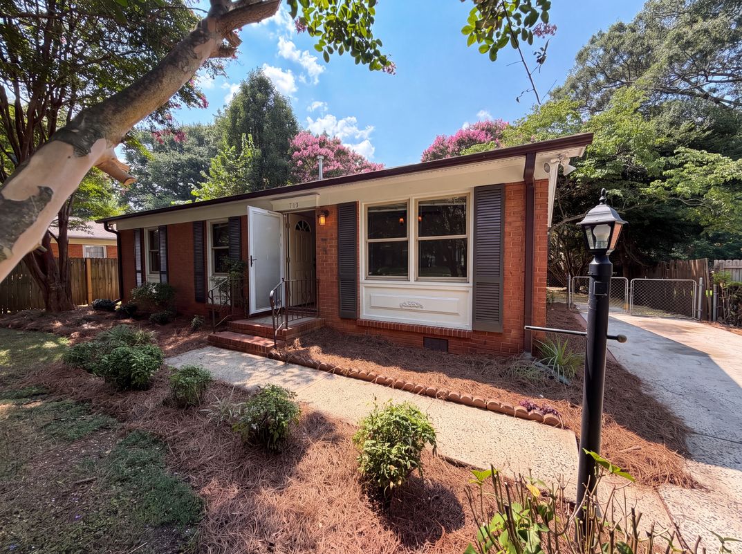 Photo 18 of 23 of 713 Ridgedale Ct, Charlotte, NC