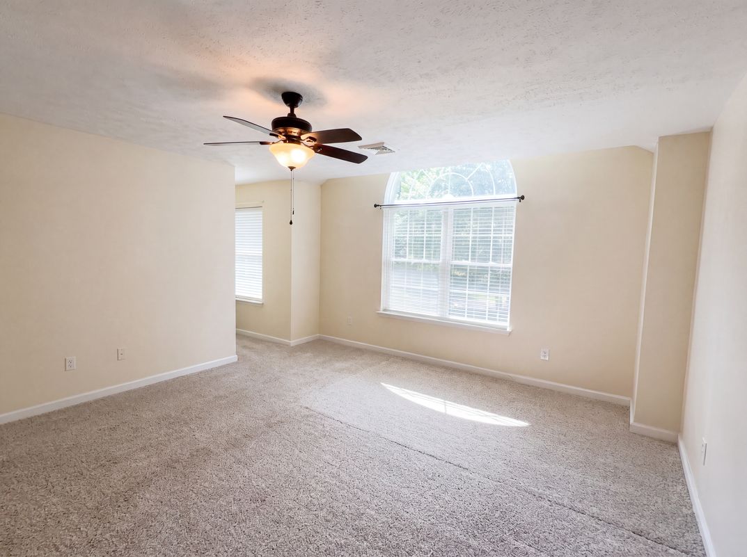 Photo 4 of 34 of 814 Clearview Dr, Long Pond, PA
