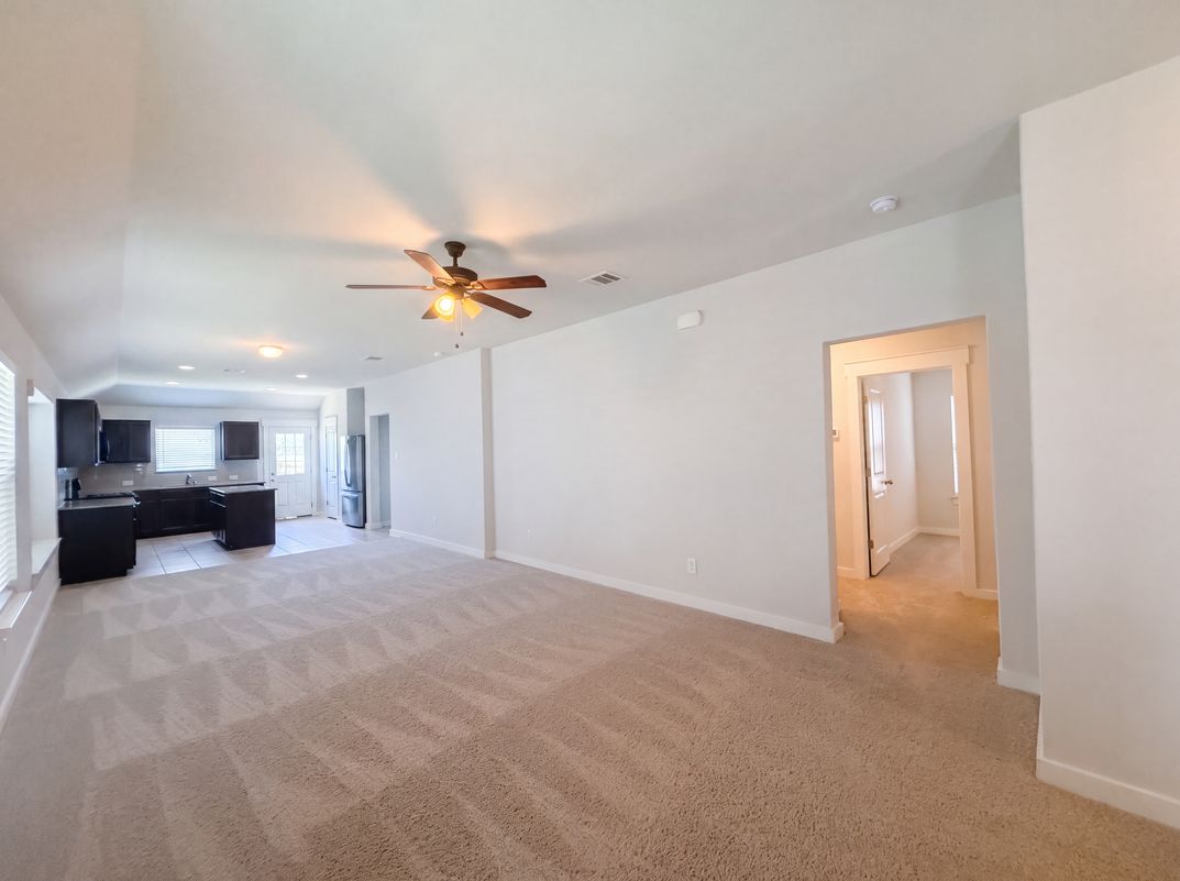 Photo 3 of 21 of 5909 Urbano Bnd, Round Rock, TX