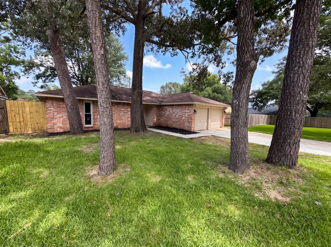 Photo 17 of 19 of 17110 Golf Club Dr, Crosby, TX