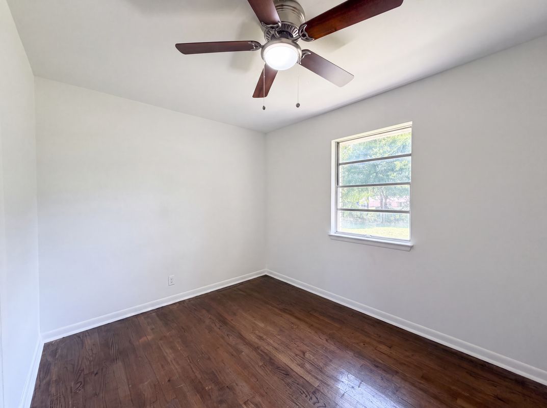 Photo 11 of 16 of 1213 S Ridgeway Dr, Cleburne, TX