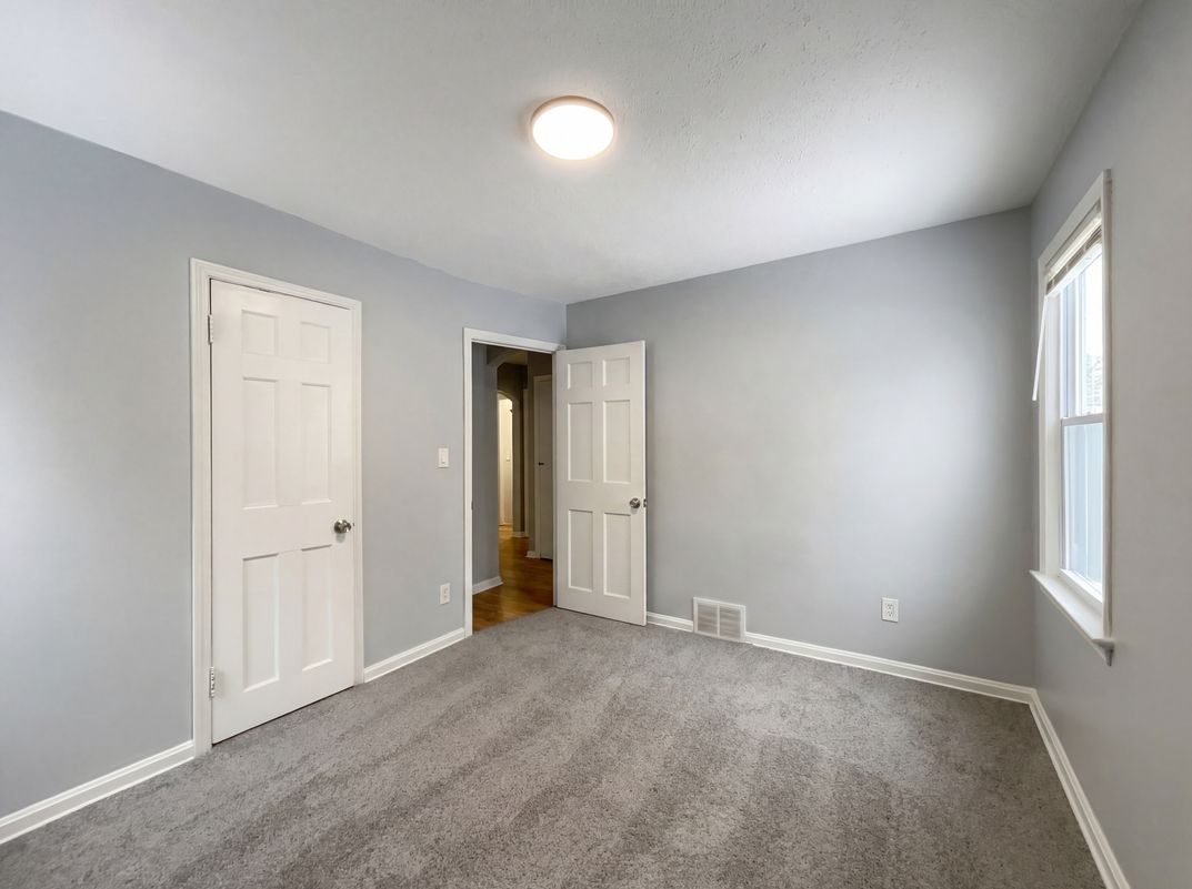 Photo 9 of 19 of 17409 Mapleboro Ave, Maple Heights, OH