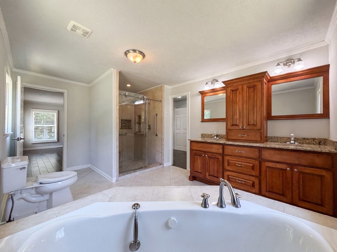 Photo 6 of 17 of 5416 Shipman Rd, Hope Mills, NC