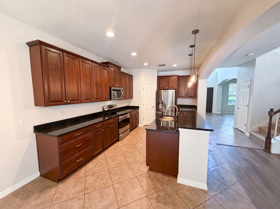 Photo 2 of 46 of 280 Chandler Cir, Oviedo, FL
