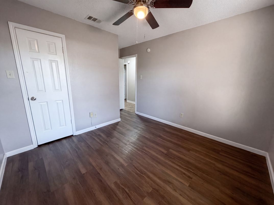 Photo 14 of 17 of 1503 Curtis Ln, Cedar Hill, TX