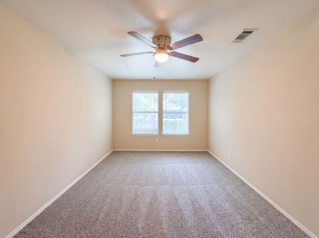 Photo 15 of 27 of 106 Forestview Rd, Hickory Creek, TX