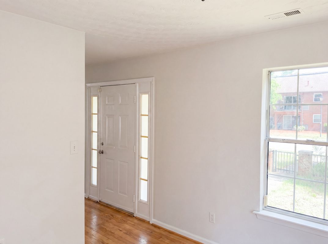 Photo 8 of 25 of 625 E Princess Anne Rd, Norfolk, VA