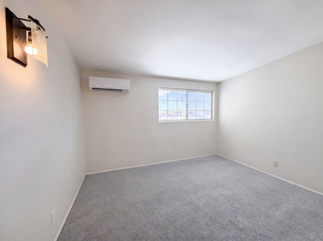 Photo 4 of 20 of 13325 Lamel St, Edwards, CA