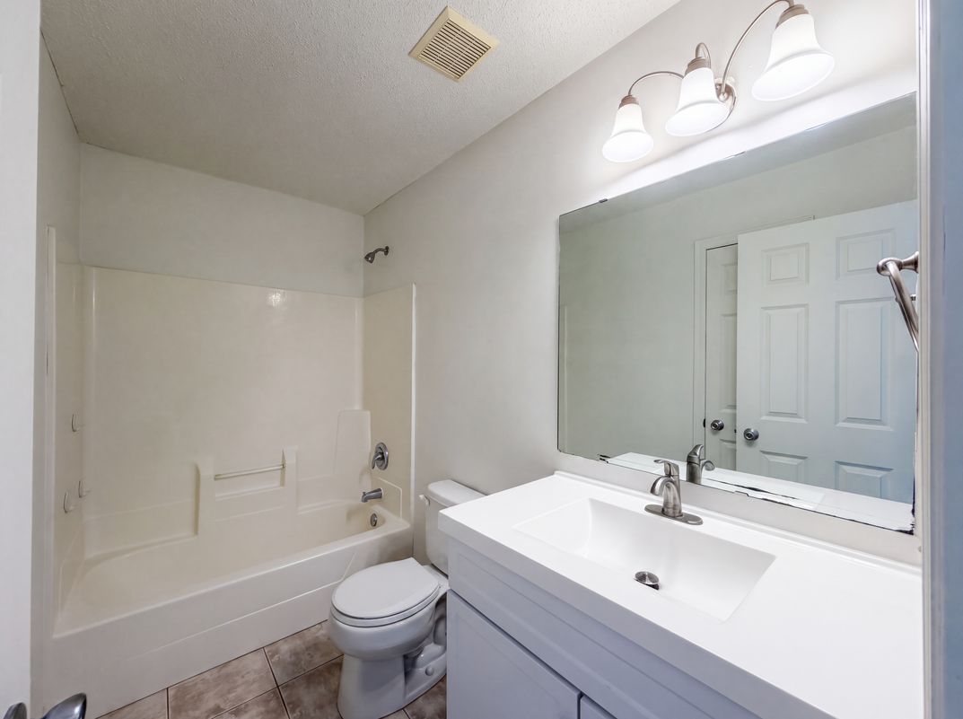 Photo 13 of 20 of 7476 Hampton Ln, Shakopee, MN