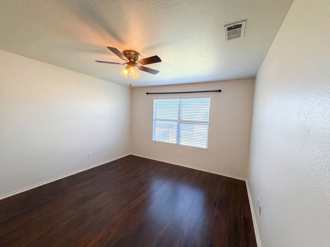 Photo 10 of 23 of 2027 Pine Knot Dr, Heartland, TX