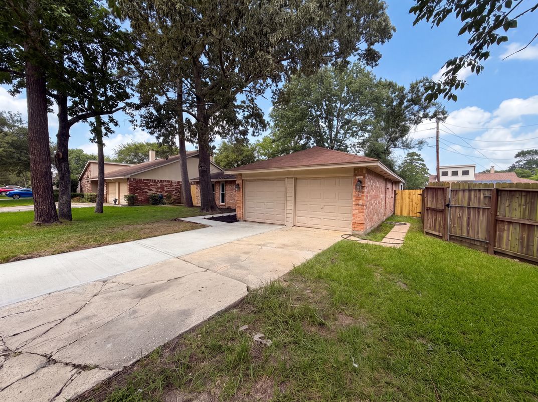 Photo 18 of 19 of 17110 Golf Club Dr, Crosby, TX