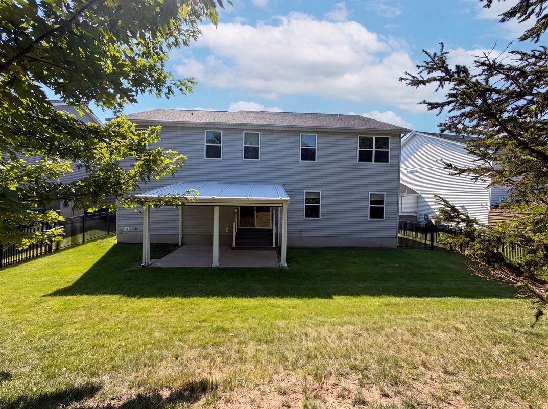 Photo 5 of 28 of 5945 Hawkins Ridge Ct, Saint Louis, MO