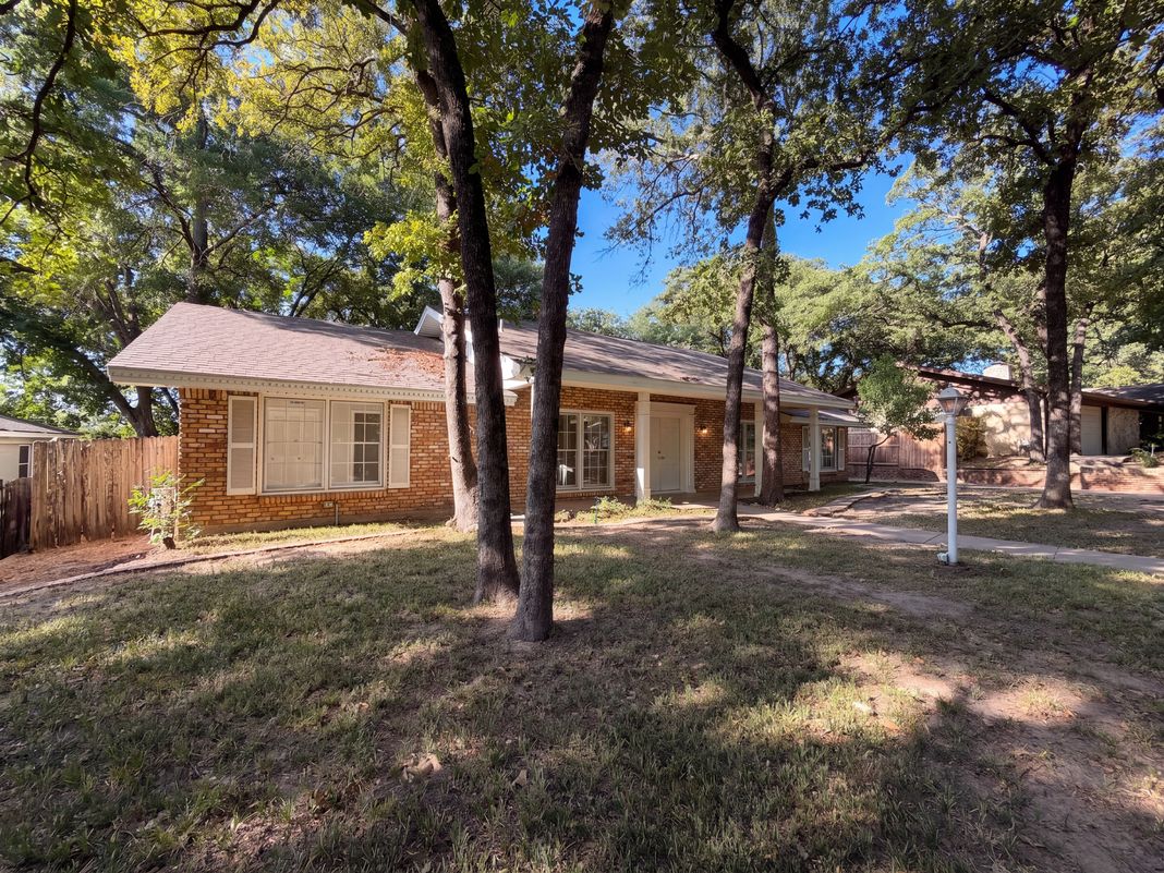 Photo 30 of 31 of 813 Wheelwood Dr, Hurst, TX