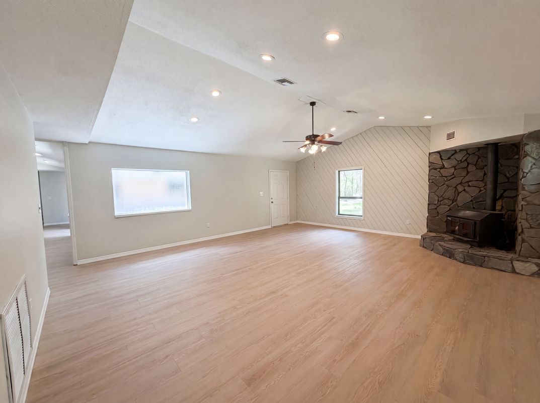Photo 6 of 22 of 3739 Lake Griffin Rd, Lady Lake, FL