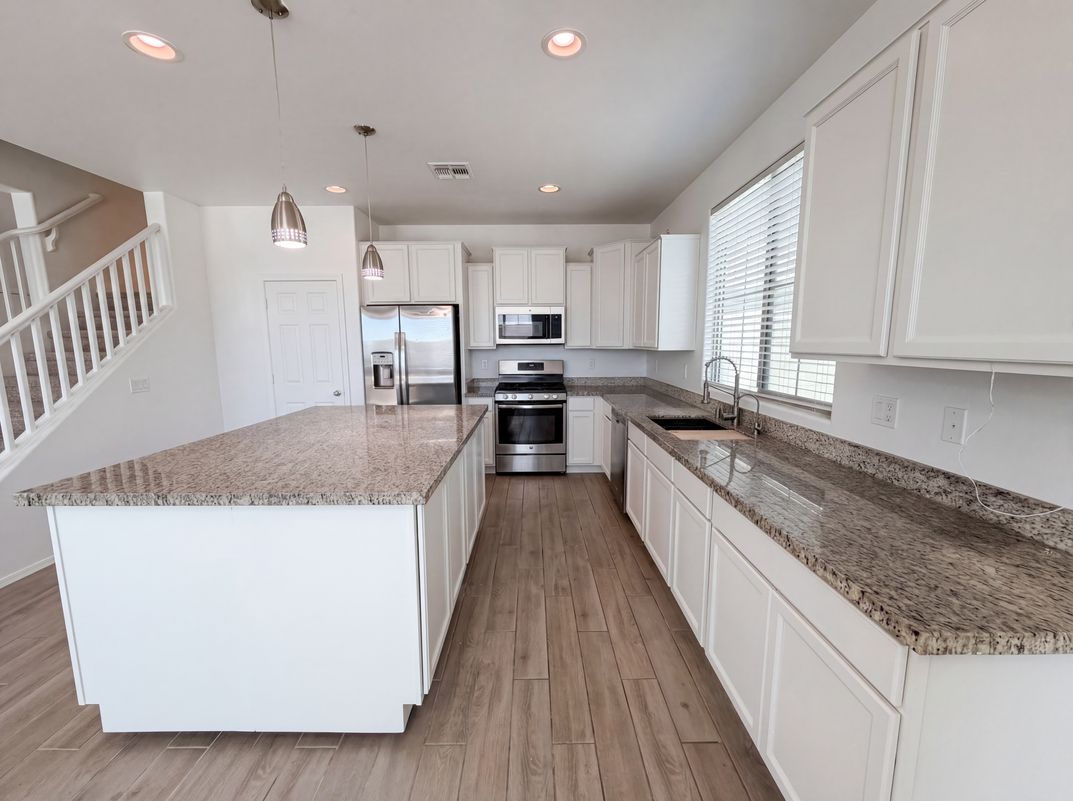 Property photo 2 of 2909 S 121st Dr