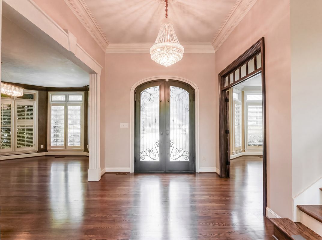 Photo 9 of 35 of 5064 Greystone Way, Hoover, AL