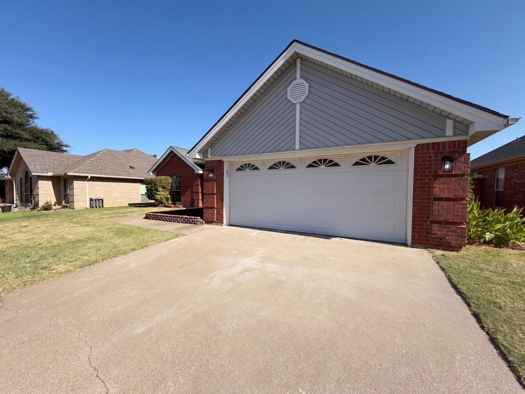 Photo 26 of 27 of 6037 Sundown Dr, Watauga, TX