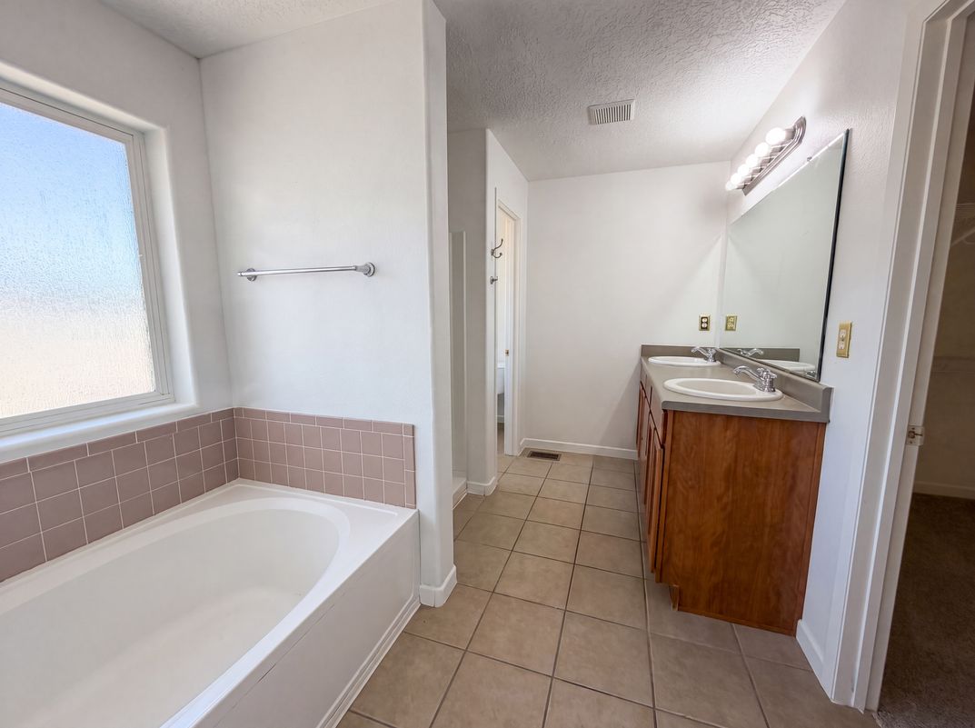 Photo 16 of 22 of 2516 Milagro Ridge Ct NE, Rio Rancho, NM