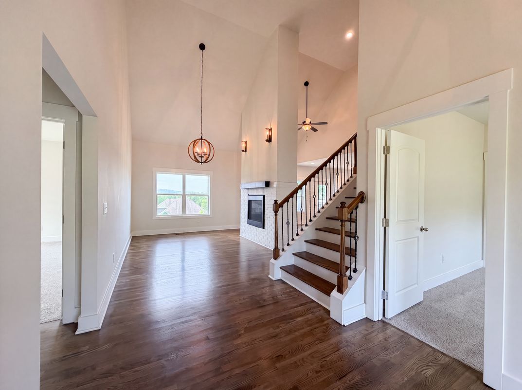 Photo 6 of 30 of 1707 Aster Dr, Columbia, TN