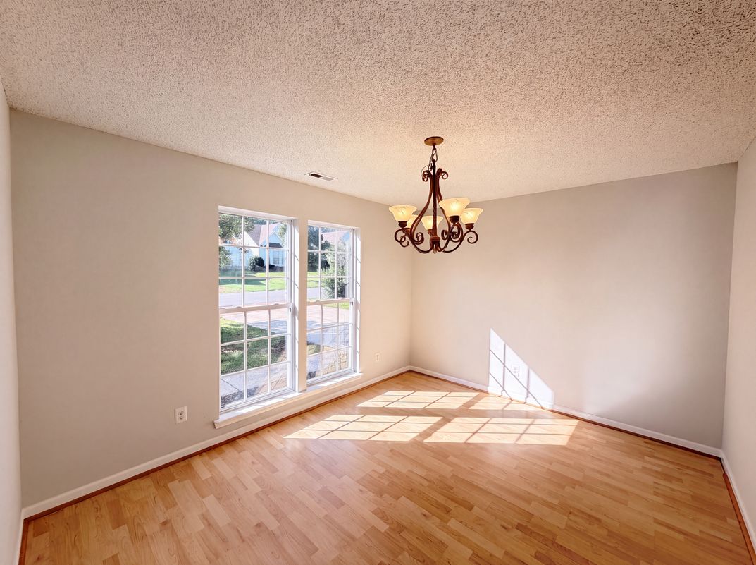 Photo 8 of 21 of 3016 Wyntree Ct, Matthews, NC