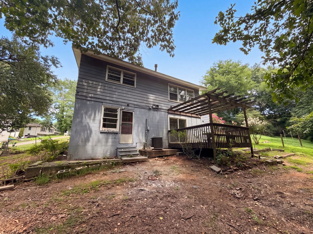 Photo 5 of 23 of 325 19th Court Cir NE, Center Point, AL