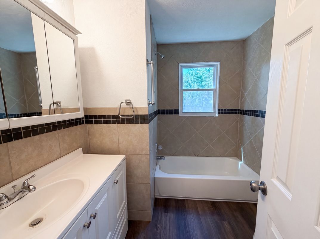 Photo 6 of 16 of 1825 NE Bren Mar Rd, Lees Summit, MO