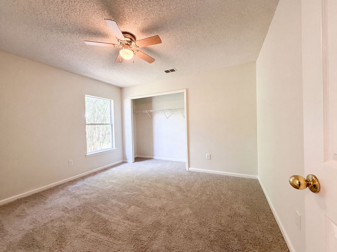 Photo 13 of 23 of 8436 Staplehurst Dr W, Jacksonville, FL