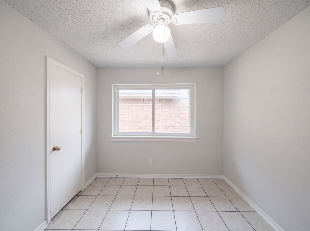Photo 17 of 21 of 2604 Leo Dr, Garland, TX