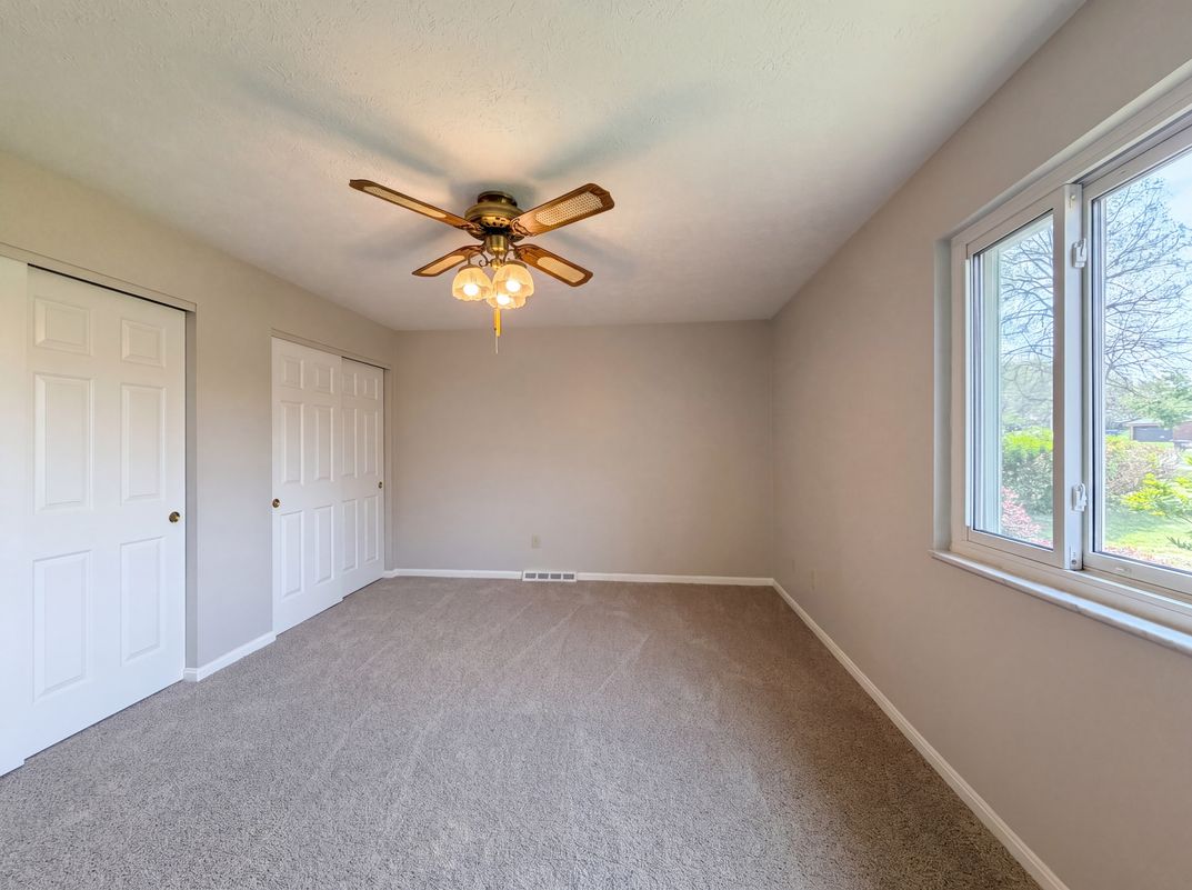 Photo 16 of 22 of 2086 Resor Rd, Fairfield, OH