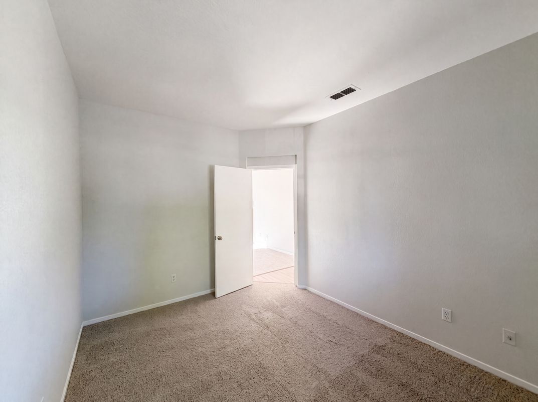 Photo 17 of 45 of 1570 Arcola Ave, Sacramento, CA