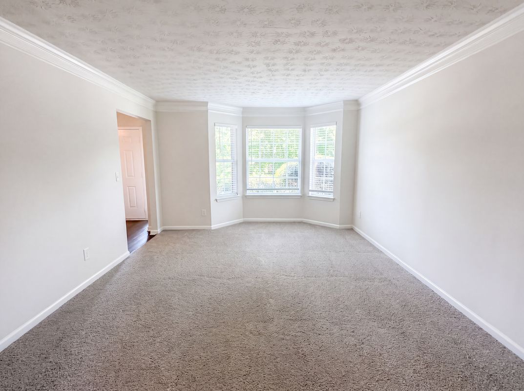 Photo 8 of 33 of 1672 Bennett Dr, McDonough, GA