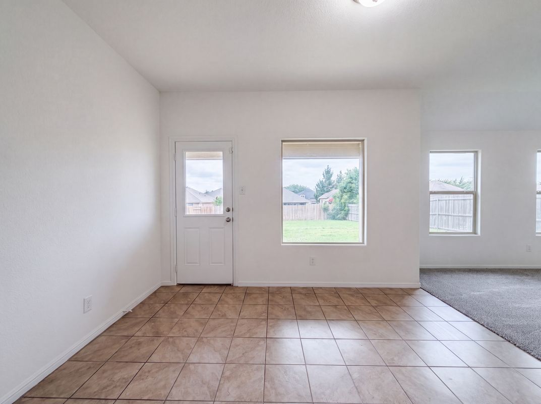 Photo 6 of 16 of 748 Wylie St, Crowley, TX