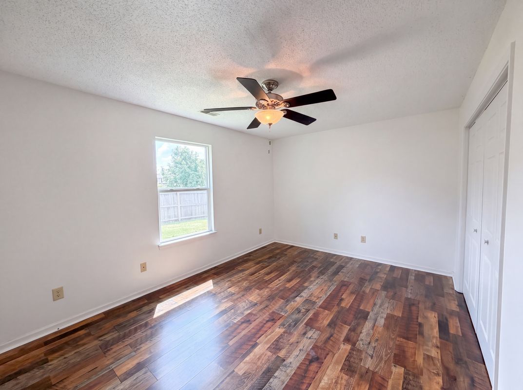 Photo 8 of 16 of 345 Leffler Dr, Indianapolis, IN