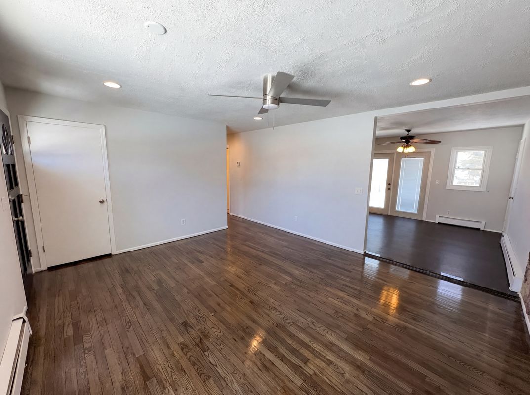 Photo 3 of 24 of 47 Brandywine Cir, Piscataway, NJ