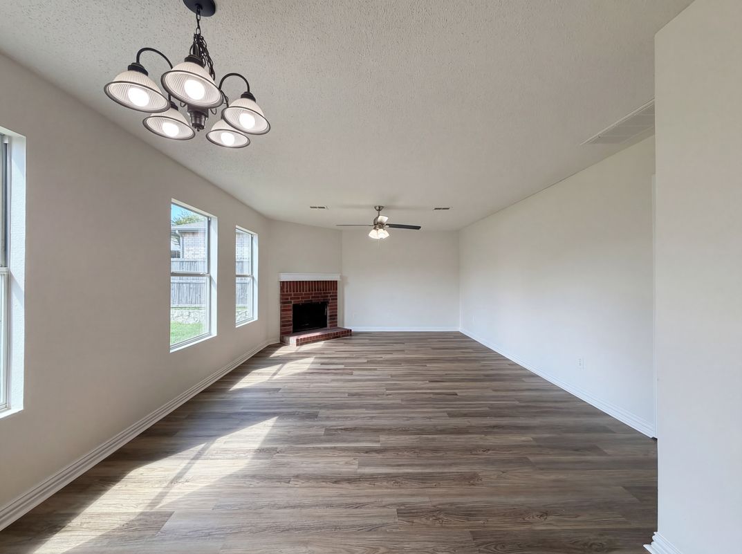 Photo 9 of 30 of 2501 Avalon Creek Way, McKinney, TX