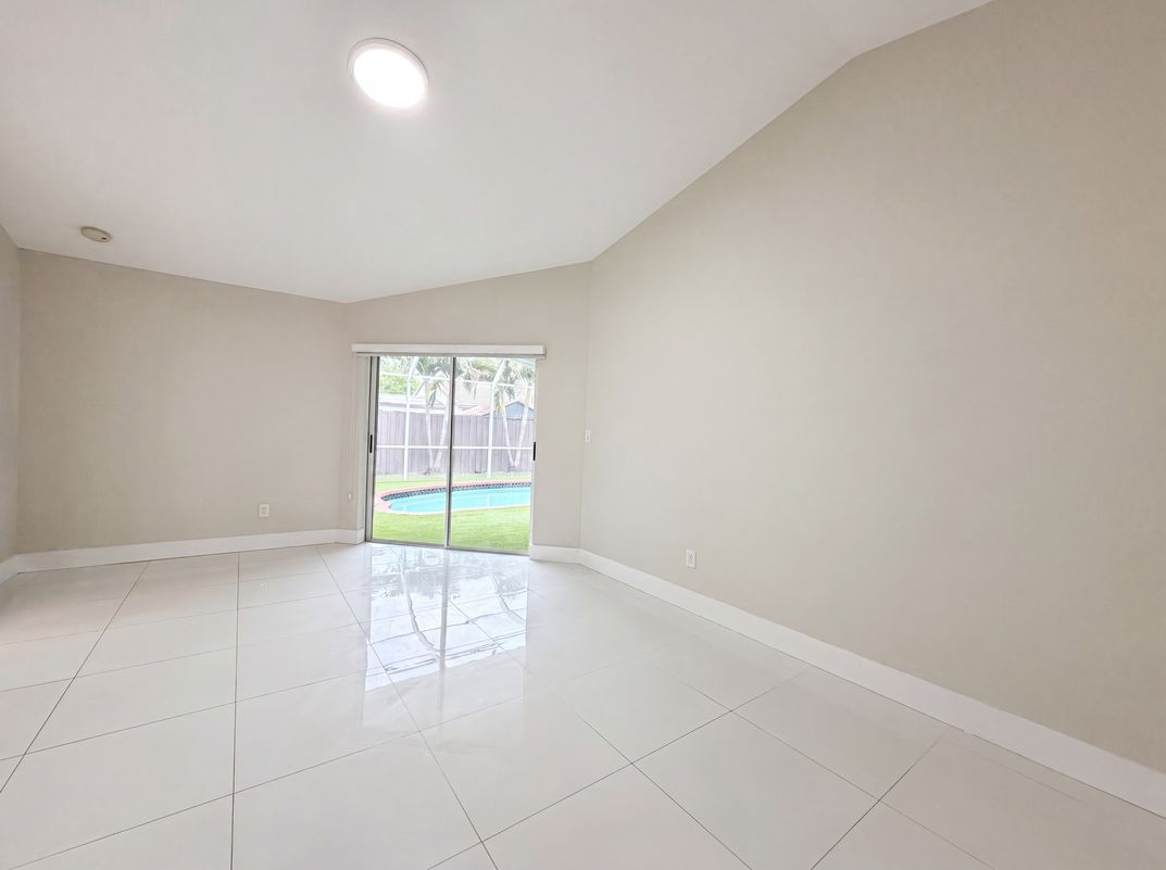 Photo 9 of 25 of 16571 SW 145th Ave, Miami, FL