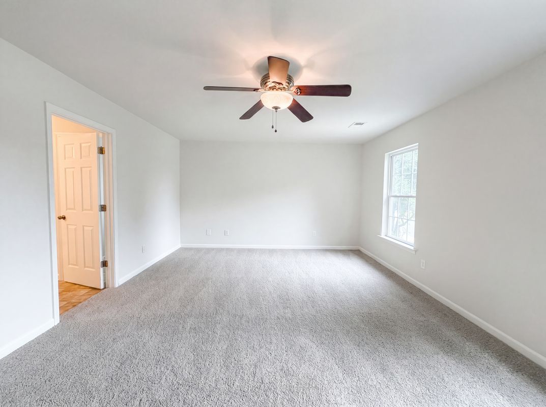 Photo 4 of 26 of 5503 Hardie Farm Dr, Greensboro, NC
