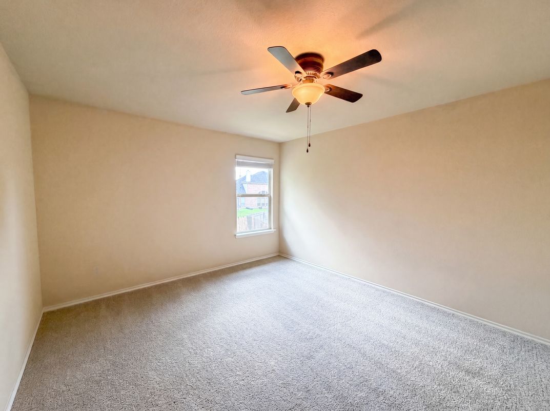 Photo 13 of 17 of 1404 Claire Ln, Royse City, TX