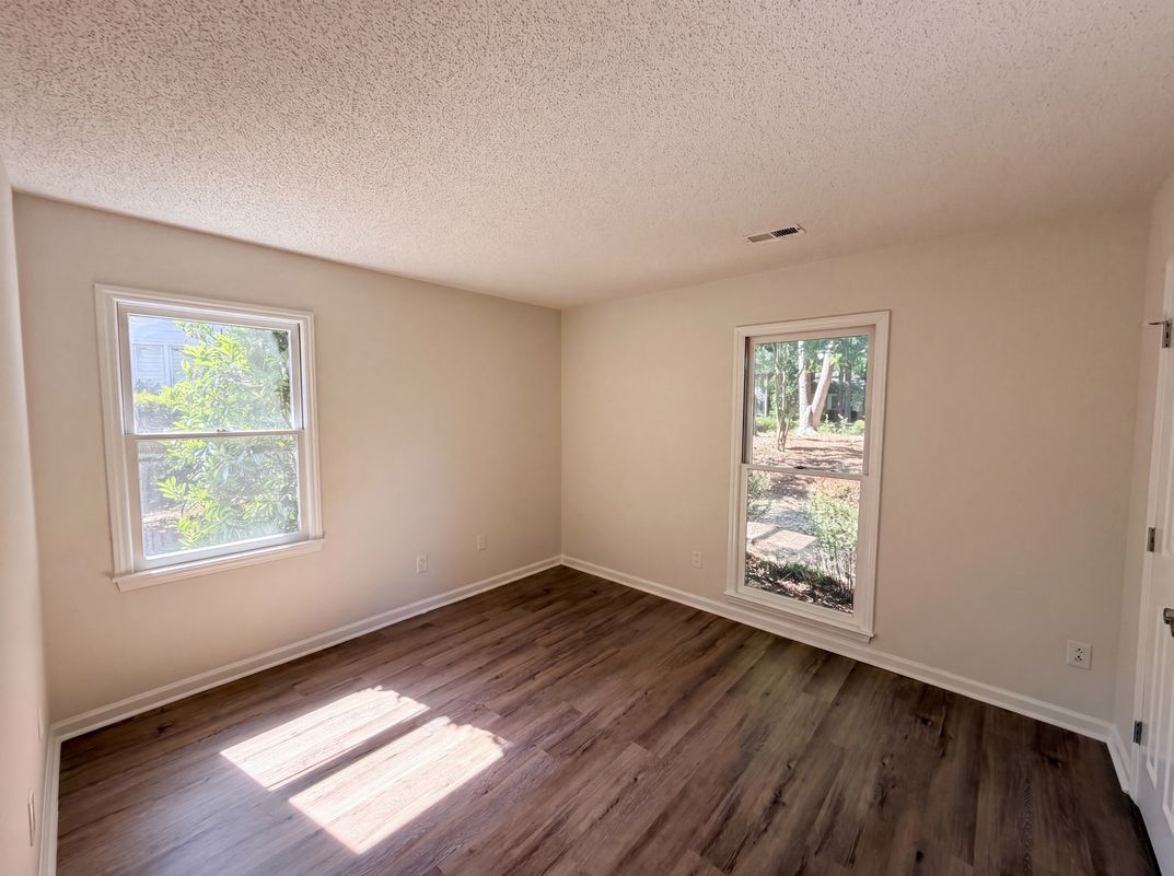 Photo 14 of 17 of 13622 Tynecastle Ln, Matthews, NC