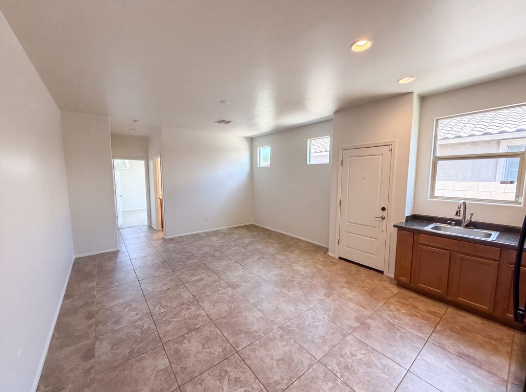Photo 9 of 25 of 7452 S Golden Shore Dr, Tucson, AZ
