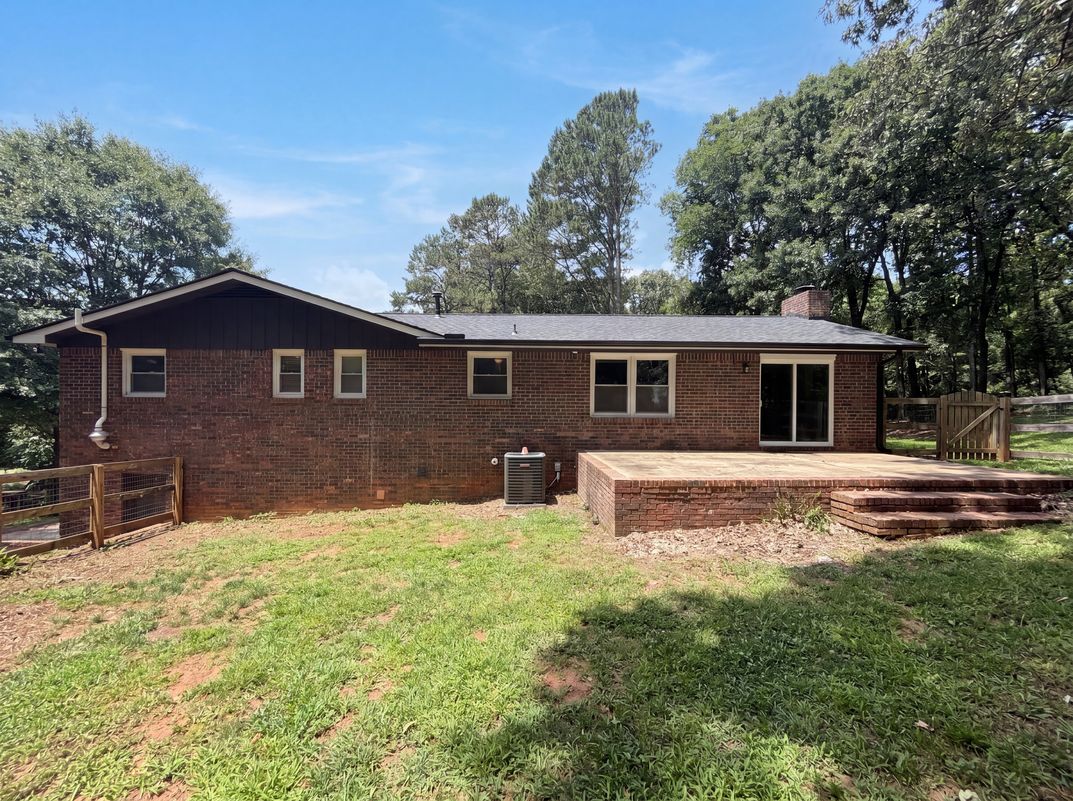 Photo 5 of 21 of 509 Spring Park Dr, Canton, GA