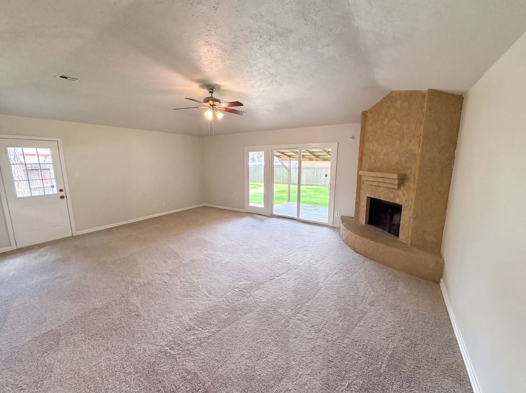Photo 3 of 19 of 17014 Fid Ct, Crosby, TX